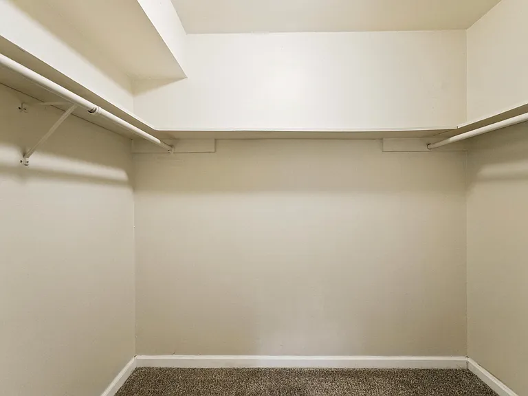 Master Bedroom Walkin Closet