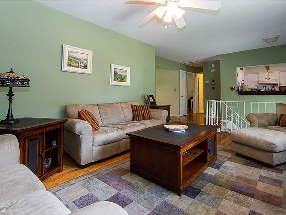 5th image of 36 Ashwood Ct