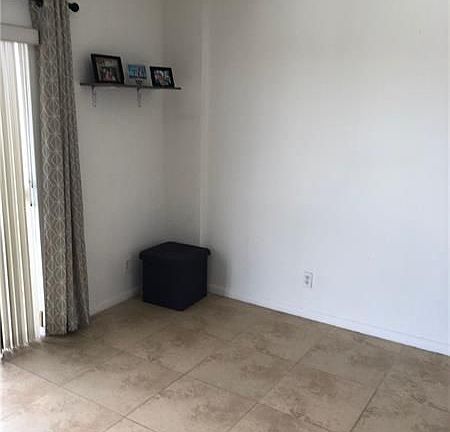 4th image of 2900 NE 30th St #D6