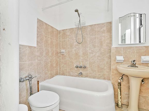 5th image of 44-14 Newtown Rd #5G