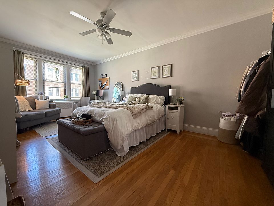 1st image of 10 Greenway Ct #4