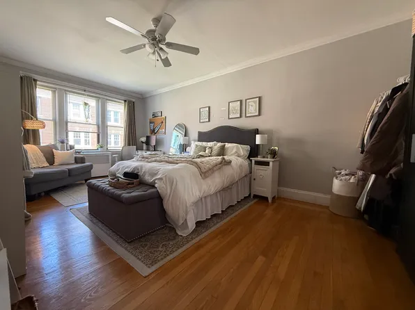 10 Greenway Ct #4, Brookline, MA 02446
