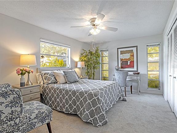 5th image of 3105 Diamond Head Dr E