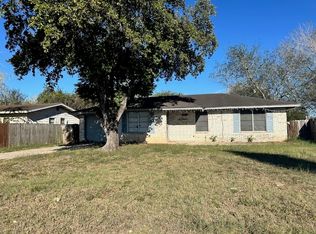 1907 S Tyler St, Beeville, TX 78102