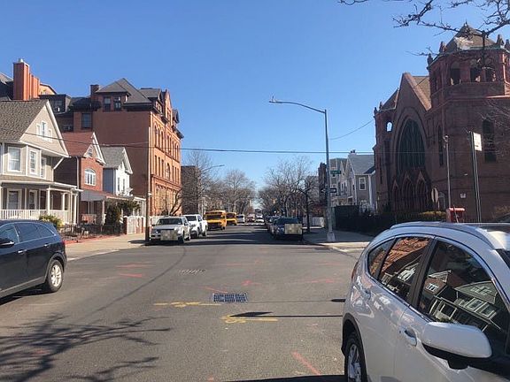 5th image of 260 Arlington Ave