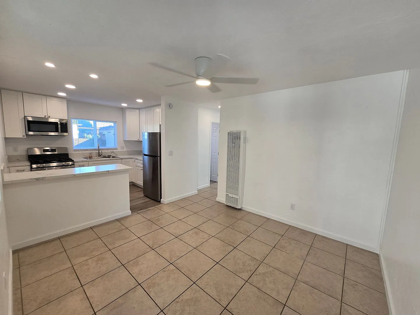 2545 Fairmount Ave — Photo 4