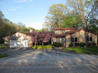 2075 Corlett Rd, Brighton, MI 48114