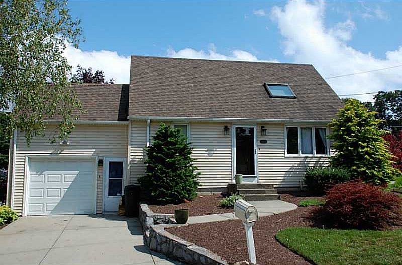 1st image of 77 Hawthorne Pl