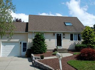 77 Hawthorne Pl, North Providence, RI 02904