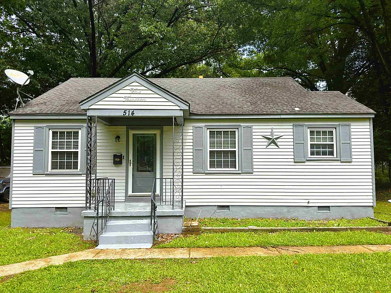 514 Western Dr — Photo 1