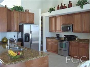 4th image of 837 SW 40th Ter