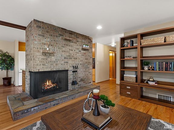 5th image of 12514 5th Ave NE