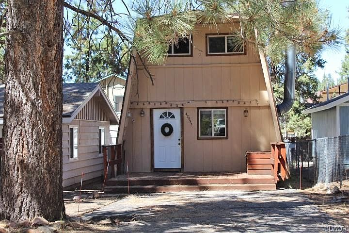 1st image of 42592 Peregrine Ave