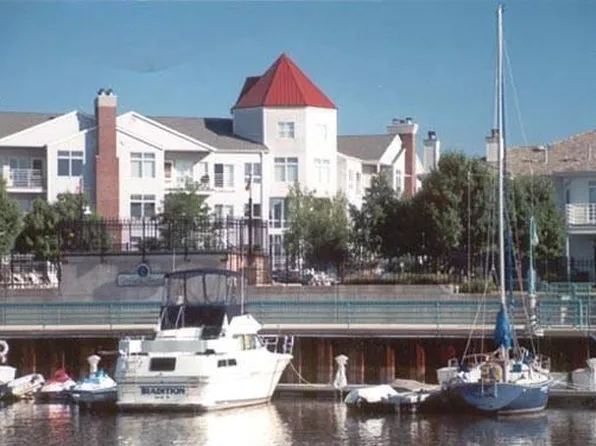 35 Harborview Dr APT 112, Racine, WI 53403