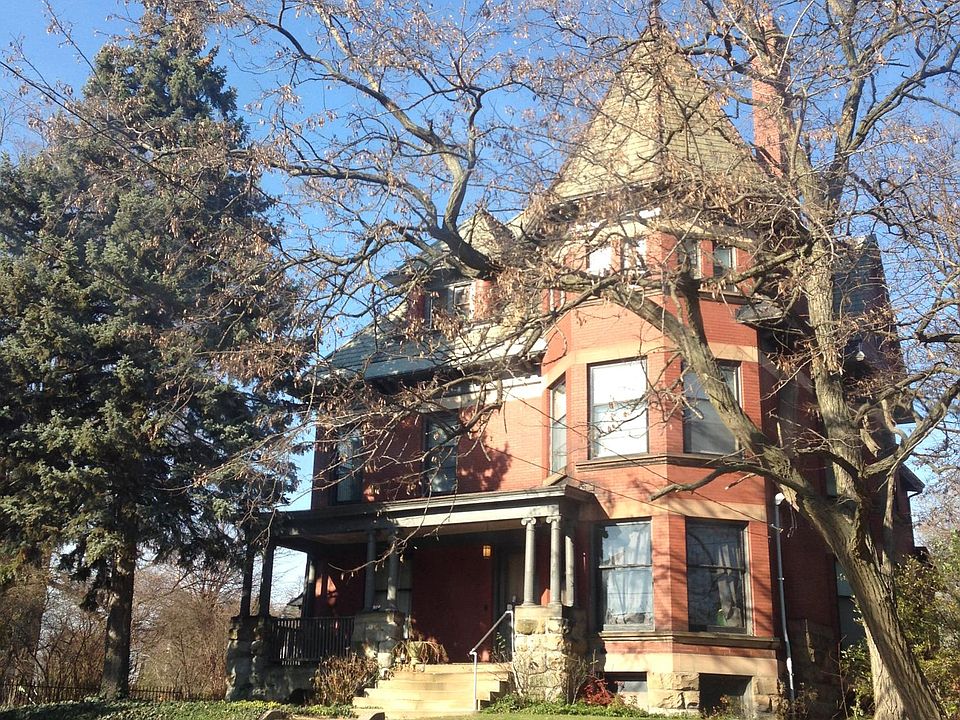 1st image of 615 Cherry St SE