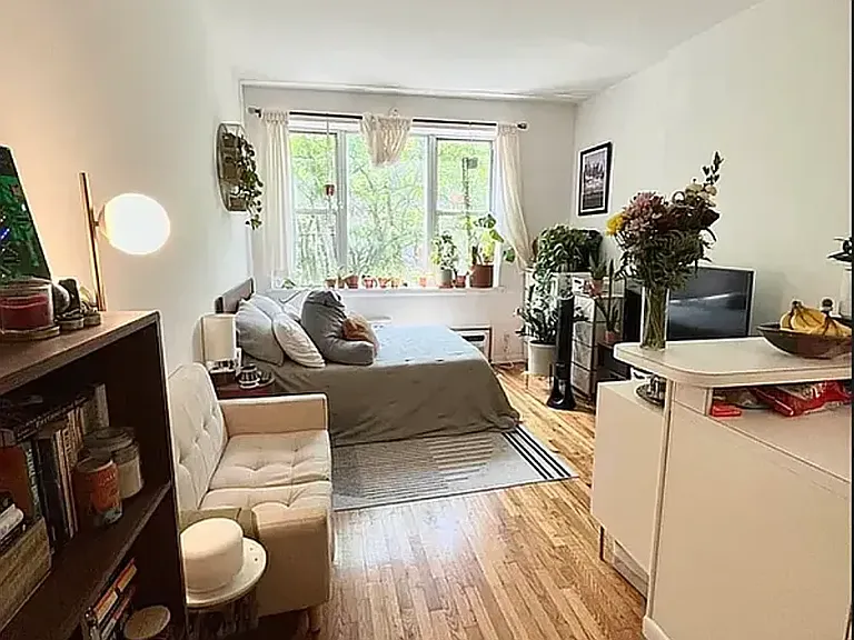 423 E 83rd St #2D — Photo 3
