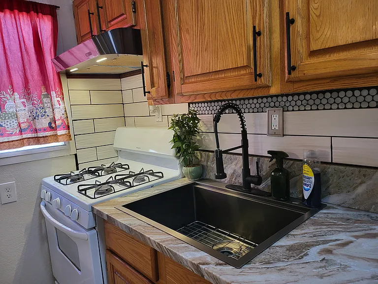2117 W Hadley St — Photo 41