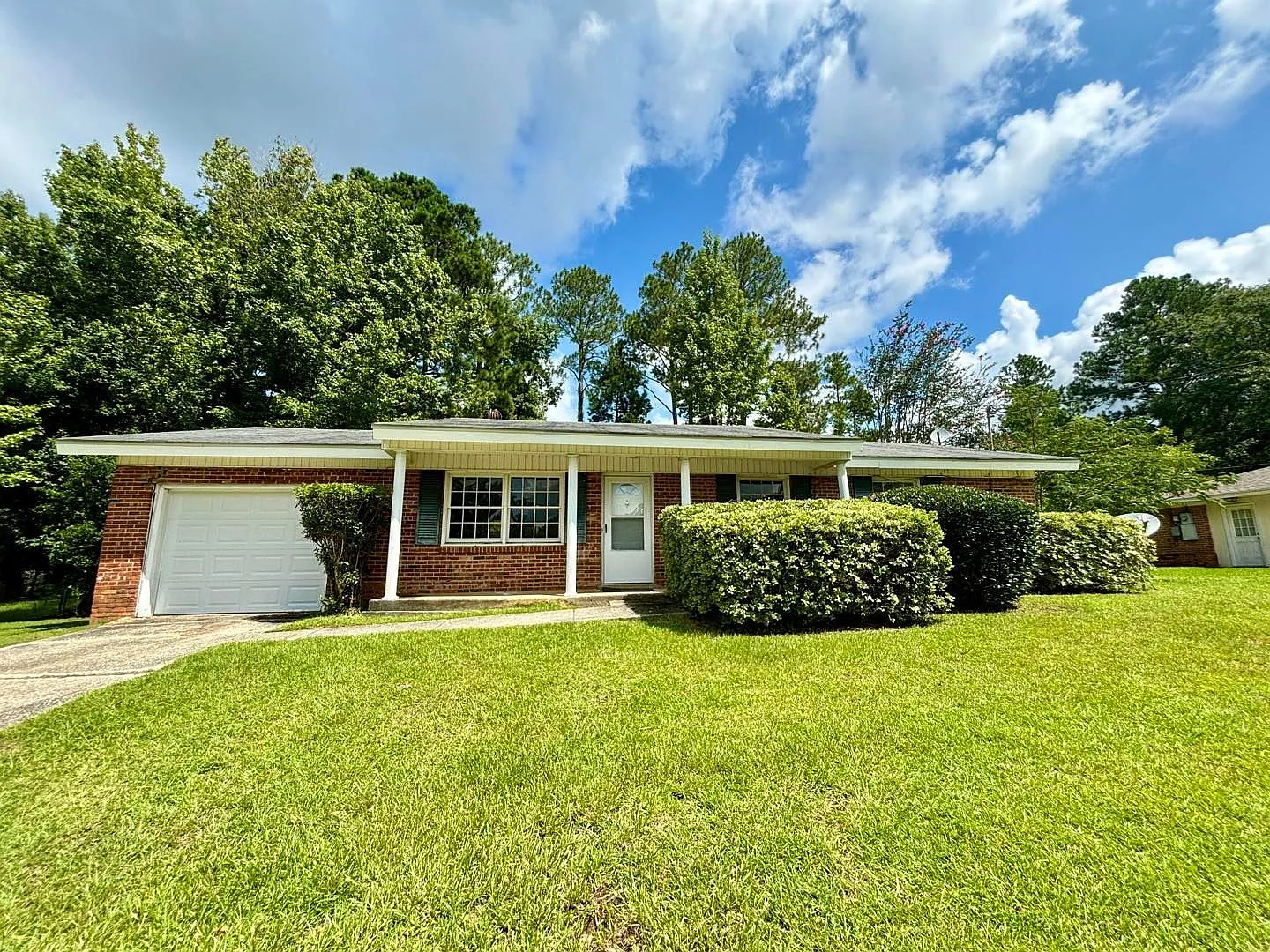 3 bed, 2.0 bath, 1073 sqft, $1,100 — Photo 1