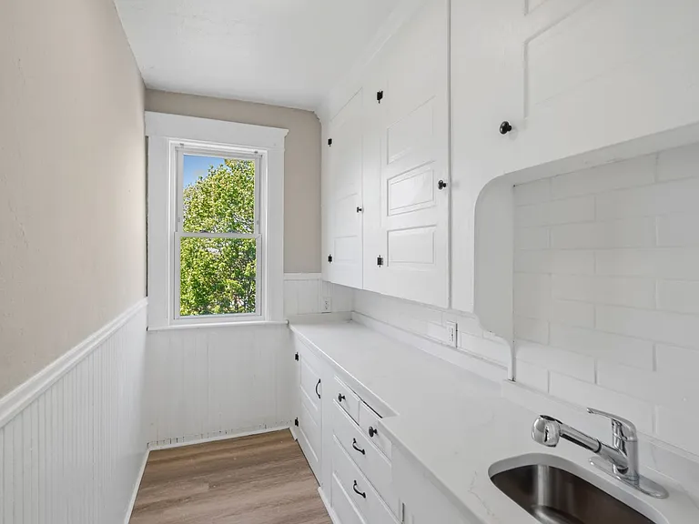 387 Grove St — Photo 4