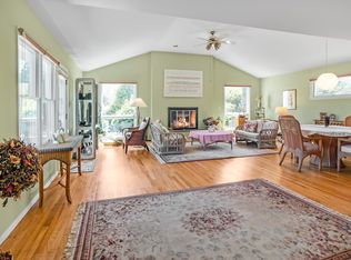 8 Apaucuck Point Rd APT 3, Westhampton, NY 11977