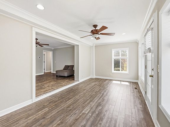 4th image of 418 Sassanqua Dr.