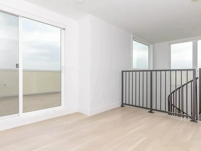 Begonia Place Luxury Apartments — Photo 102