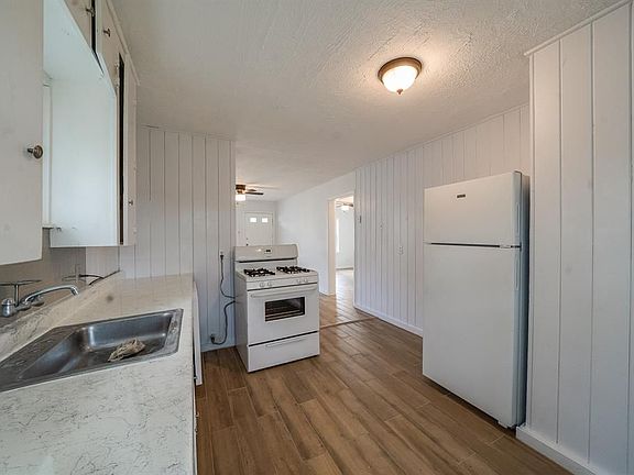 4th image of 3710 Cactus St #3714