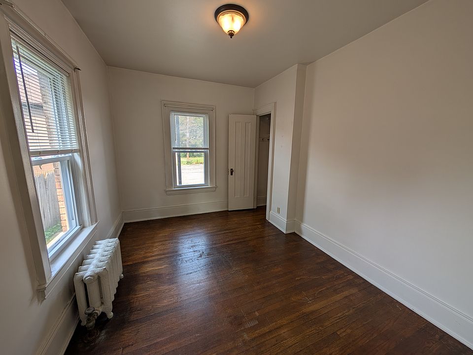 2nd image of 475 Oxford St