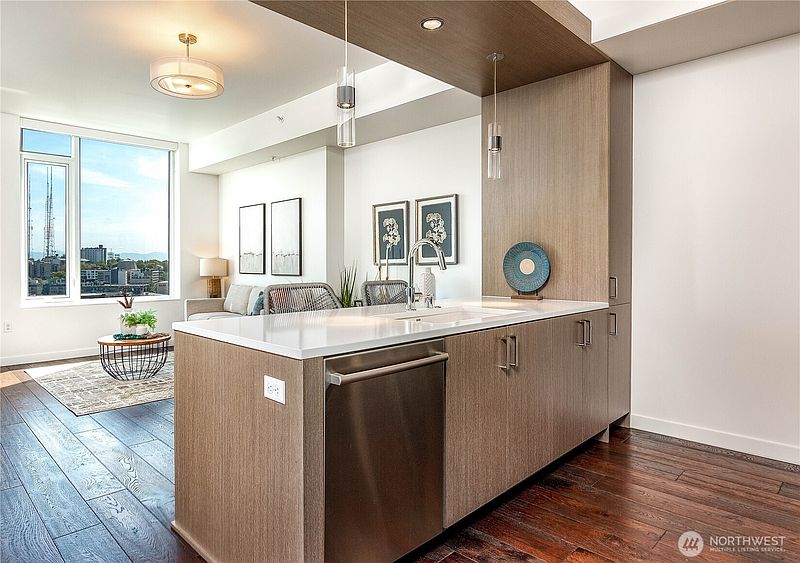 4th image of 1321 Seneca Street #1102