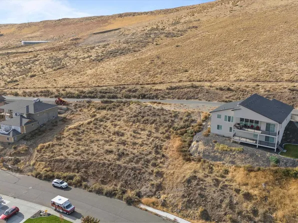 5211 Hershey Ln, West Richland, WA 99353