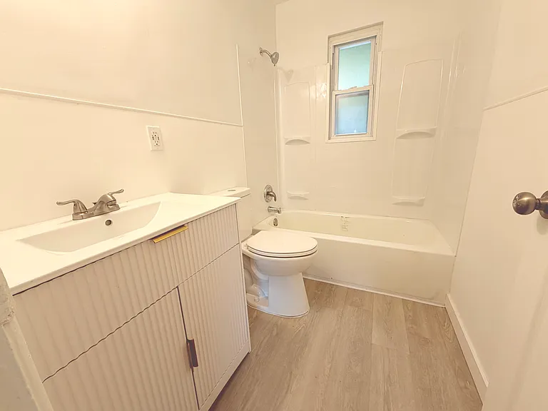 1747 Grand Ave — Photo 8