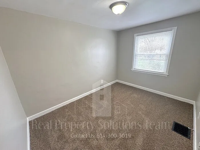 1079 S James Rd — Photo 13