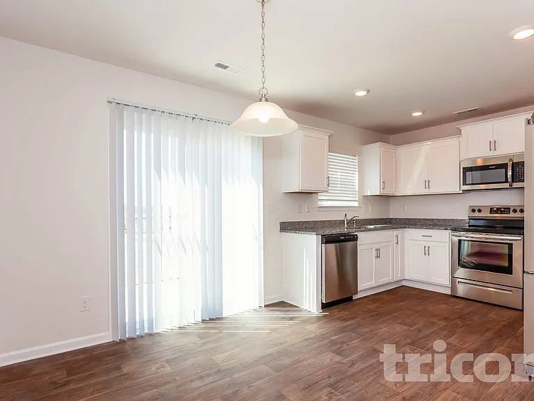 2653 McIntosh St — Photo 3