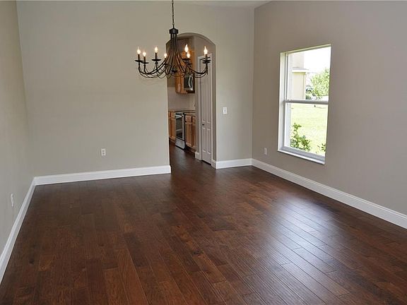3rd image of 2754 Lakemoor Dr