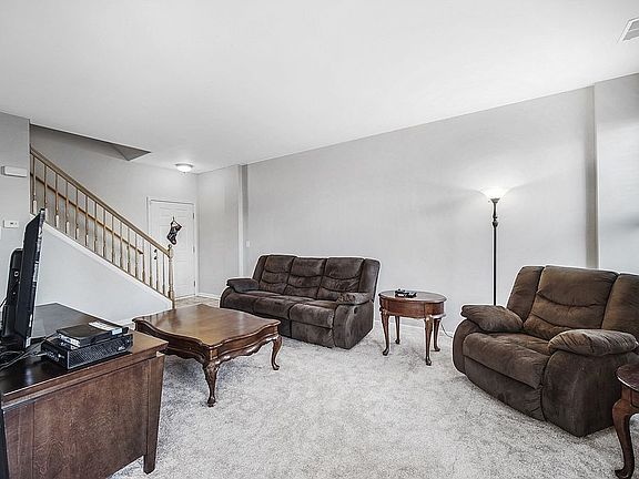 5th image of 25021 S Clare Cir