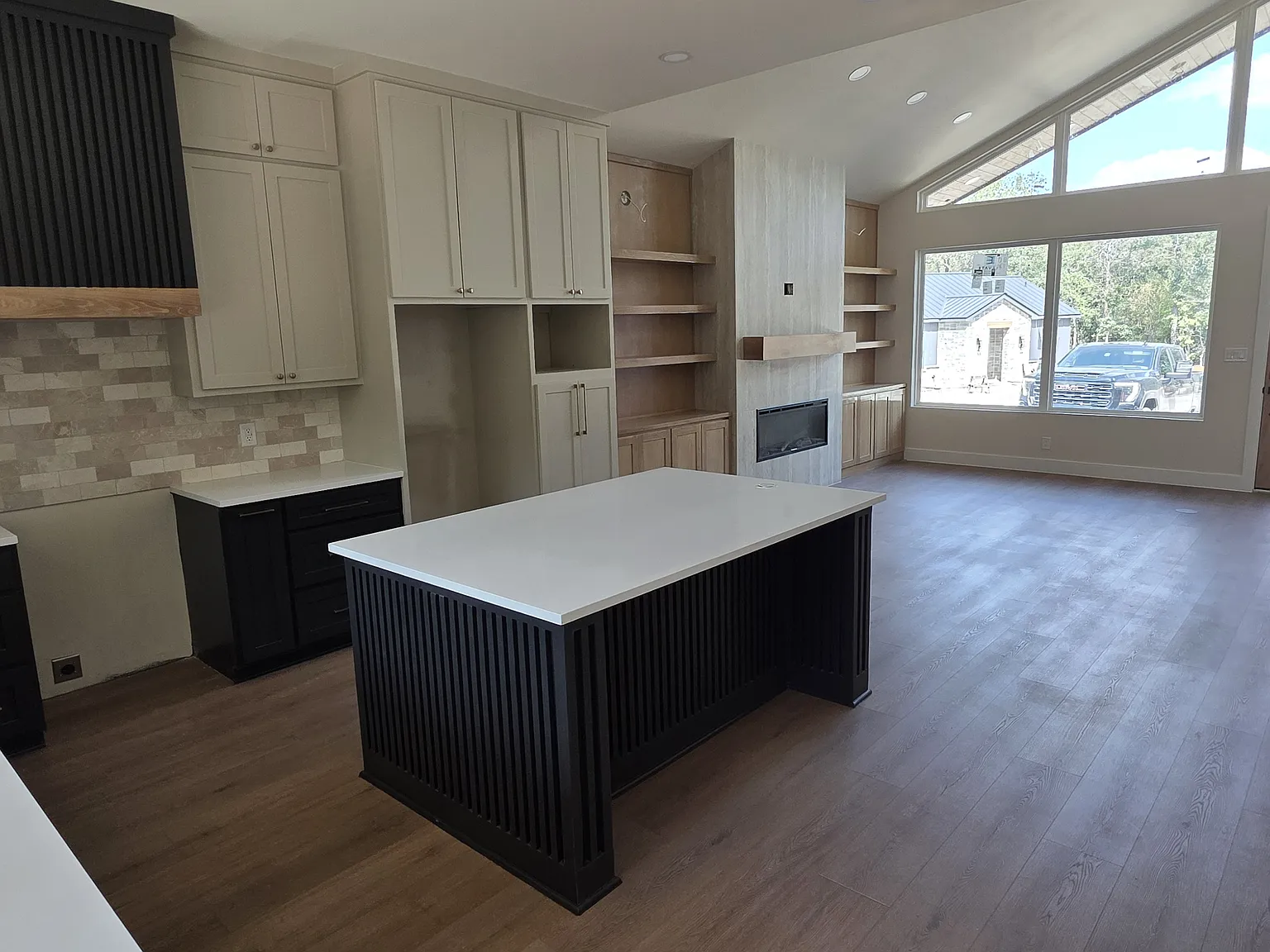 2 bed, 1062 sqft, $2,450 — Photo 2