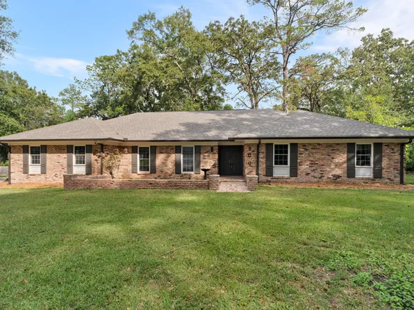 800 Monterrey Ln, Hattiesburg, MS 39402