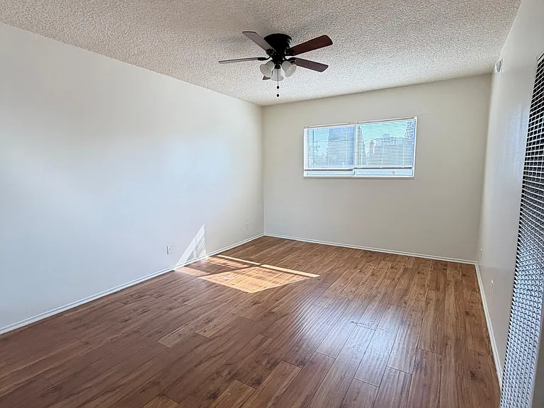 10914 National Blvd #203 — Photo 8