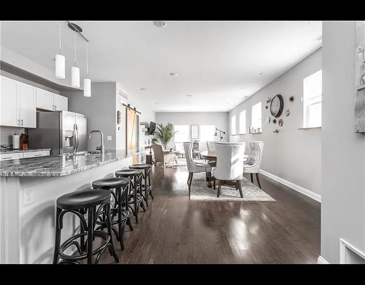 829 S Randolph St — Photo 2