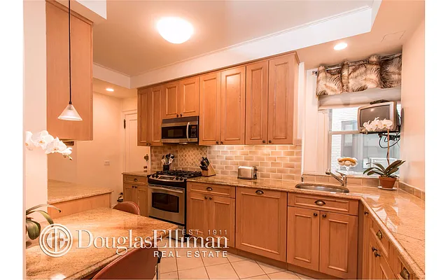 Sold by Douglas Elliman | media 5