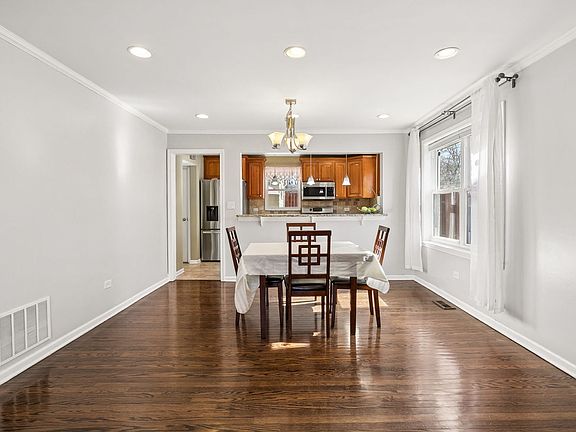 4th image of 213 S Dryden Pl