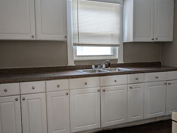 5th image of 1705 Burlingame Ave SW