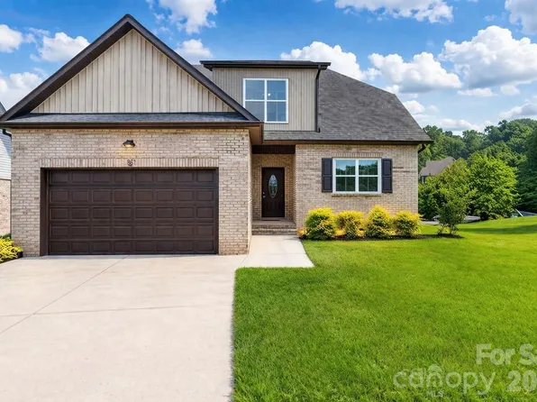 1033 12th Avenue Dr NW, Hickory, NC 28601