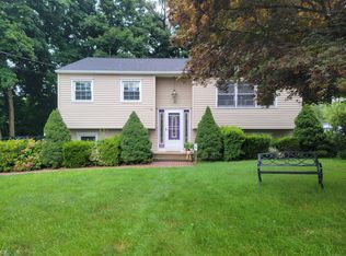 39 Lakeview Ave, Danbury, CT 06811