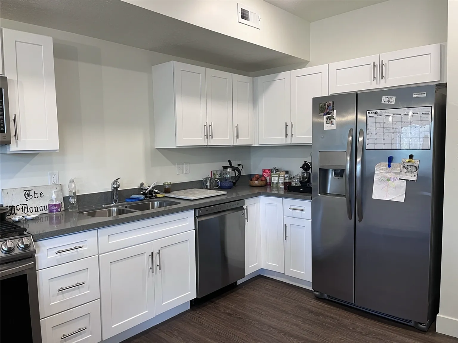 2 bed, 2.5 bath, 1800 sqft, $2,500 — Photo 3