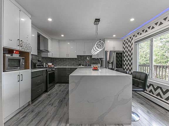 3rd image of 2802 Upland Cres