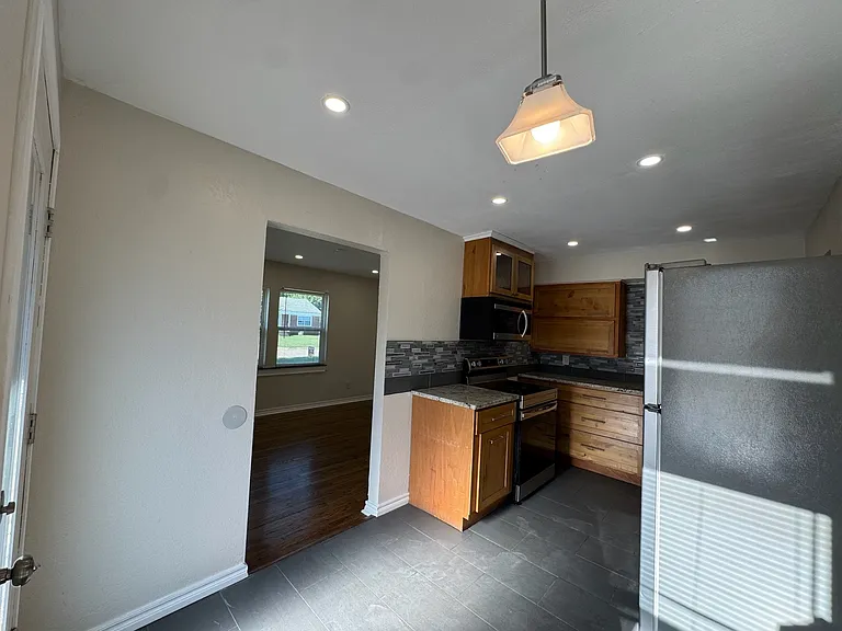 1535 NE 42nd St — Photo 11