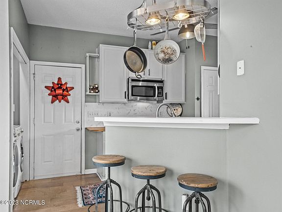 5th image of 102 Daniel Ct