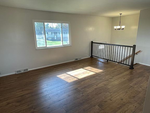 5th image of 8430 Village Dr