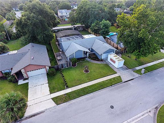 5th image of 2028 Houndslake Dr